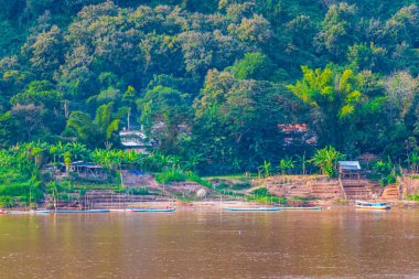 Mekong nehri ve Luang Prabang şehri, Güneydoğu Asya 'da Laos dünya turnesinde yer alıyor..