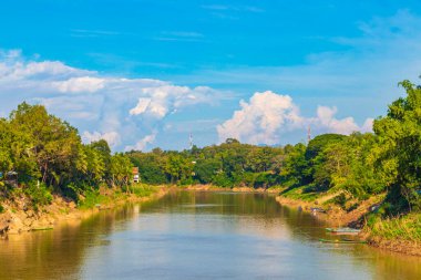 Mekong nehri ve Luang Prabang şehri, Güneydoğu Asya 'da Laos dünya turnesinde yer alıyor..
