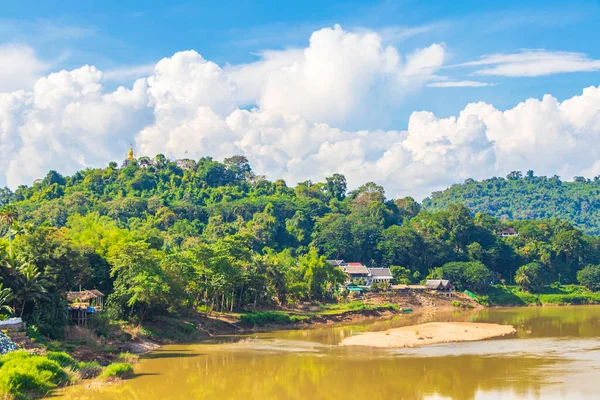 老挝湄公河和良平市风景全景世界游览东南亚 — 图库照片