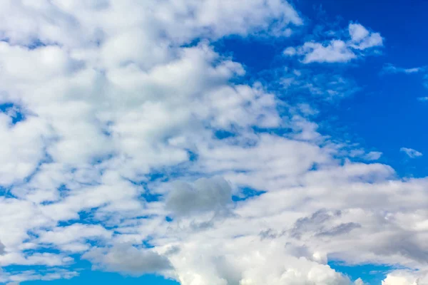 Cielo Azul Con Nubes Blancas Hermoso Paisaje Nublado Fondo Cuxhaven — Foto de Stock
