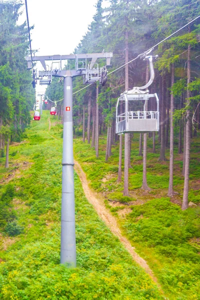 Przejażdżka Kolejką Linową Czerwoną Gondolą Widokiem Krajobraz Górski Braunlage Harz — Zdjęcie stockowe