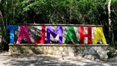 Yazı tipi sembolü mağara çöküntüsü Quinatana Roo Mexico 'da Tajma' yı temsil ediyor..
