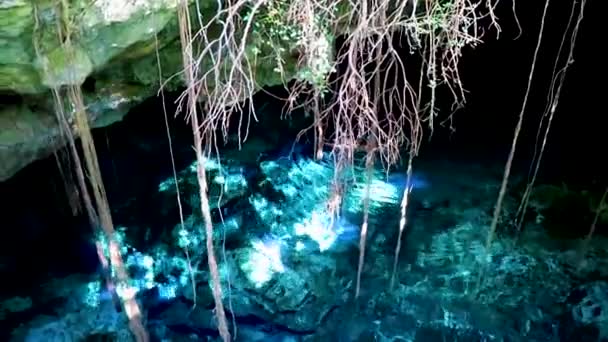 Erstaunlich Blaues Türkisfarbenes Wasser Und Kalksteinhöhle Cenote Tajma Tajmaha Puerto — Stockvideo