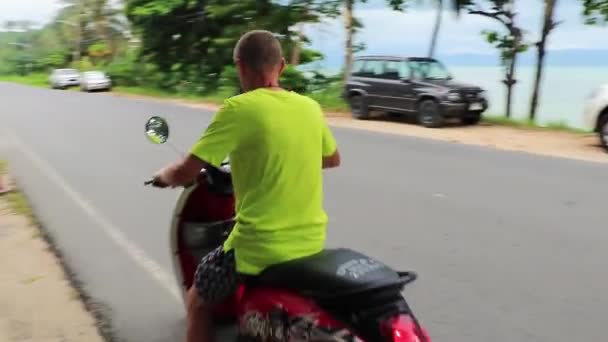 泰国苏拉特 萨尼在泰国的Koh Samui上租赁和驾驶摩托车和摩托车要花多少钱 — 图库视频影像