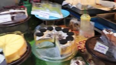 Surat Thani Tayland 25. Mai 2018 Tayland yemeği Tayland 'da Koh Samui adasındaki Gece Pazarı Balıkçıları Köyü Bo Phut.