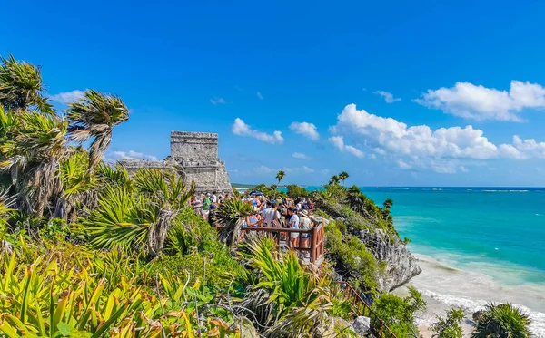 Tulum Mexa 2022年2月古代トゥルム遺跡チュルムメキシコの熱帯自然ジャングルの森のヤシと海のパノラマビューで寺院遺跡ピラミッドと遺物を持つマヤ遺跡 — ストック写真