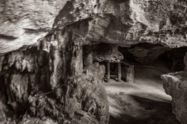 Velha Foto Preto Branco Incrível Água Azul Turquesa Calcário Caverna — Fotografia de Stock