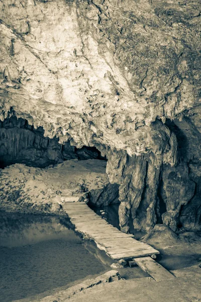 Velha Foto Preto Branco Incrível Água Azul Turquesa Calcário Caverna — Fotografia de Stock