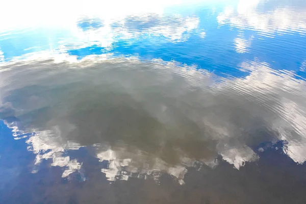 Norddeutscher Stoteler See Blaues Wasser Mit Wolkenreflexion Und Naturlandschaftspanorama Stotel — Stockfoto
