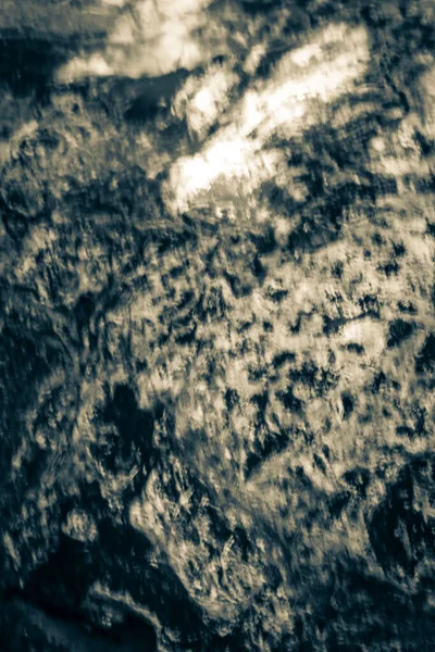 Stary Czarno Biały Obraz Niesamowitej Niebieskiej Turkusowej Wody Jaskini Wapiennej — Zdjęcie stockowe