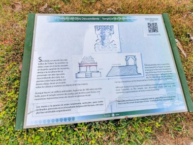 Tulum Meksika 13. Mart 2011 'de Antik Tulum, Tulum Meksika' daki tropikal doğal orman palmiyesindeki piramitler ve tarihi eserler ile Maya bölgesini harap etti..