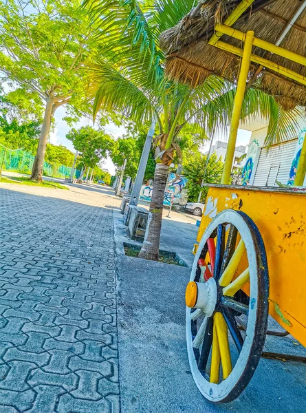 Drivable Orange Tropical Juice Shop Wheels Playa Del Carmen Mexico — Stock fotografie