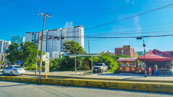 Cancun Mexico January 2022 Typical Street Road Cityscape Cars Buildings — Zdjęcie stockowe