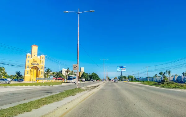 Cancun Mexico January 2022 Typical Street Road Cityscape Cars Buildings — Fotografia de Stock