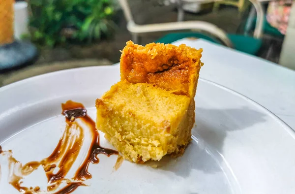 White Plate Cheesecake Cake Looks Armchair Sofa Food Drink Restaurant — Stok Foto