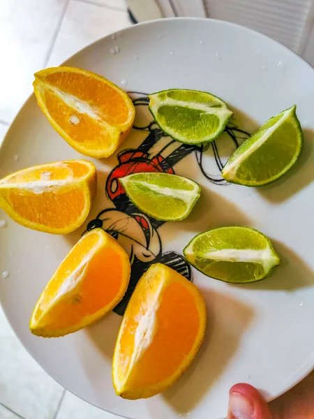 Oranges Limes Grapes Lemon Citrus Fruits White Plate Preparing Breakfast — Foto de Stock