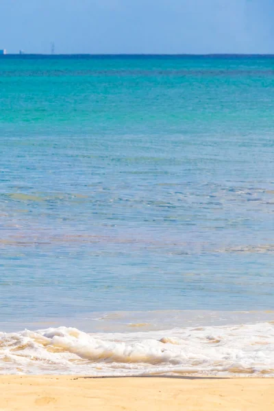 Panorama Tropical Playa Mexicana Con Agua Azul Turquesa Clara Olas — Foto de Stock