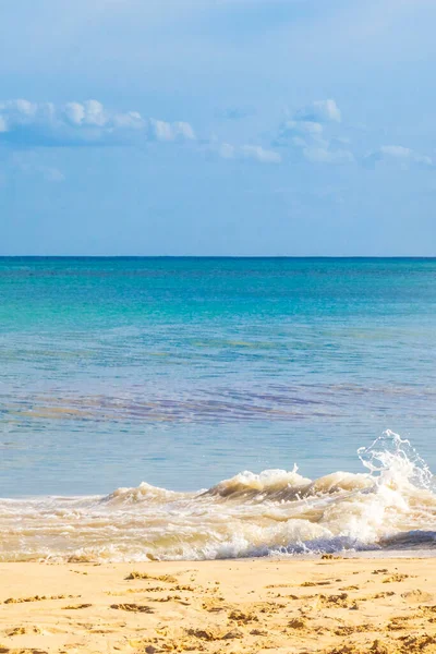 Panorama Tropical Playa Mexicana Con Agua Azul Turquesa Clara Olas — Foto de Stock