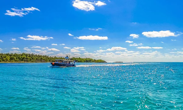 Incredibile Vista Panoramica Con Turchese Blu Acqua Palme Cielo Blu — Foto Stock