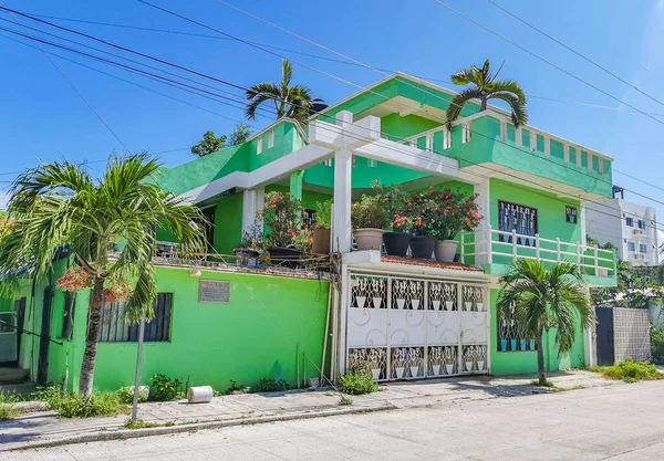 Calle Típica Paisaje Urbano Con Coches Tráfico Restaurantes Tiendas Tiendas — Foto de Stock