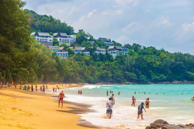 Phuket Tayland 12. Ekim 2018 Nai Thon Naithon Sahil Koyu ve manzara manzarası Güney Asya 'daki Phuket Adası Tayland' da Sakhu Thalang 'da çok güzel bir rüya sahili turkuvazı berrak su dalgaları..