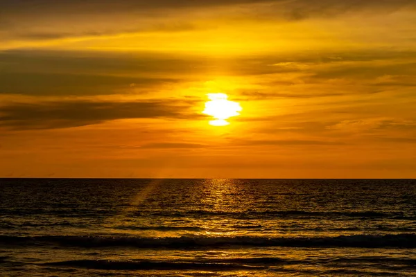 Beautiful Stunning Colorful Golden Sunset Yellow Orange Red Beach Panorama — Stock Photo, Image