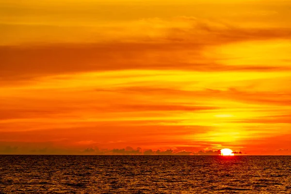 Beautiful Stunning Colorful Golden Sunset Yellow Orange Red Beach Panorama — Stock Photo, Image