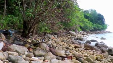Nai Thon Naithon Sahili Körfezi ve manzara manzarası turkuaz berrak su ve Phuket Adası Tayland 'da, Güney Asya' da Sakhu Thalang 'da dalgalar ile güzel bir rüya sahili..