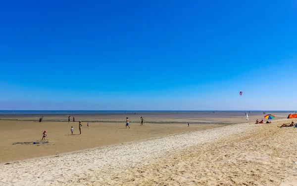 Cuxhavenドイツ27 2010年6月Wremen Wursten Cuxhavenの北海沿岸の青い空と海辺のビーチと干潟のハイキング Lower Saxsen Germany — ストック写真