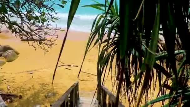 Holztreppen Hinunter Zur Nai Thon Naithon Beach Bucht Und Landschaftspanorama — Stockvideo