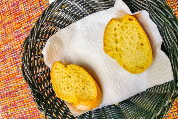 Brot Korb Und Grüne Koriandersoße Essen Und Trinken Restaurant Papacharly — Stockfoto