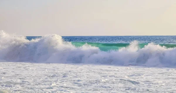 Чрезвычайно Огромные Волны Серфера Пляже Zicatela Пуэрто Эскондидо Оахака Мексика — стоковое фото