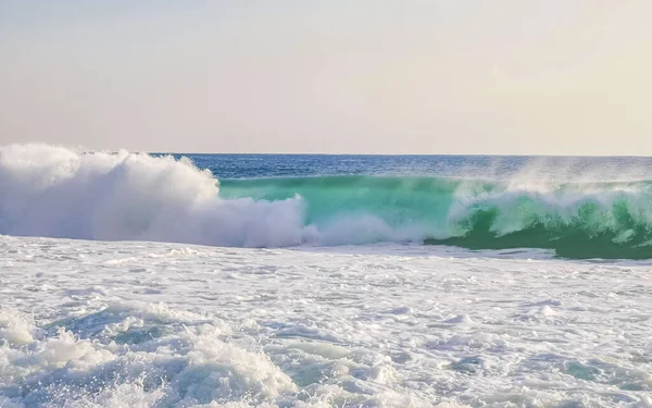 Extrémně Obrovské Vlny Surfař Pláži Zicatela Puerto Escondido Oaxaca Mexiko — Stock fotografie