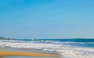 Zicatela Puerto Escondido Oaxaca 'da büyük sörfçü dalgaları..