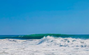 Zicatela Puerto Escondido Oaxaca 'da büyük sörfçü dalgaları..