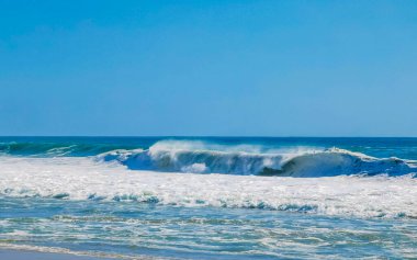 Zicatela Puerto Escondido Oaxaca 'da büyük sörfçü dalgaları..