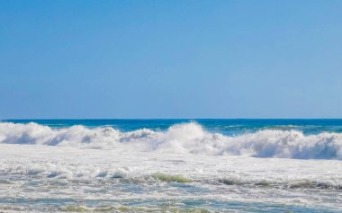 Zicatela Puerto Escondido Oaxaca 'da büyük sörfçü dalgaları..