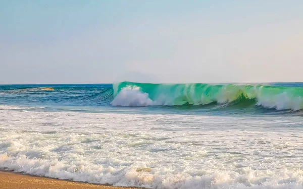 Rendkívül Nagy Szörfös Hullámok Strandon Zicatela Puerto Escondido Oaxaca Mexikó — Stock Fotó