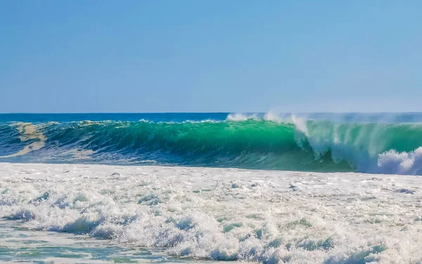 Estremamente Grandi Onde Surfiste Sulla Spiaggia Zicatela Puerto Escondido Oaxaca — Foto Stock