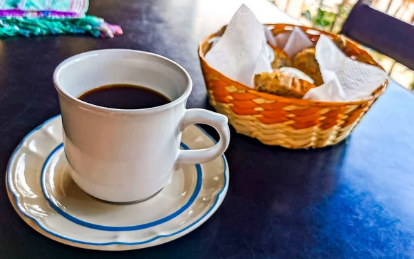 Filiżanka Americano Czarna Kawa Łyżką Talerzem Stole Żywności Napojów Restauracji — Zdjęcie stockowe