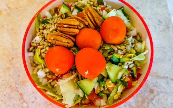 Tigela Salada Saudável Com Verduras Pepino Tomate Alho Brócolis Cenoura — Fotografia de Stock