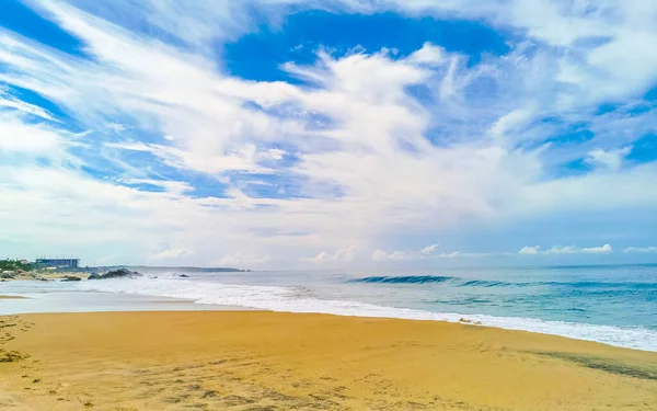 Plaża Krajobraz Morski Brzeg Pięknymi Ogromnymi Falami Surferów Zicatela Puerto — Zdjęcie stockowe