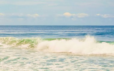 Zicatela Puerto Escondido Oaxaca 'da büyük sörfçü dalgaları..