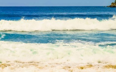 Zicatela Puerto Escondido Oaxaca 'da büyük sörfçü dalgaları..