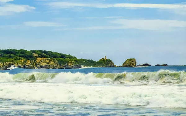 Grandes Olas Surfistas Con Acantilados Rocas Piedras Playa Zicatela Puerto — Foto de Stock