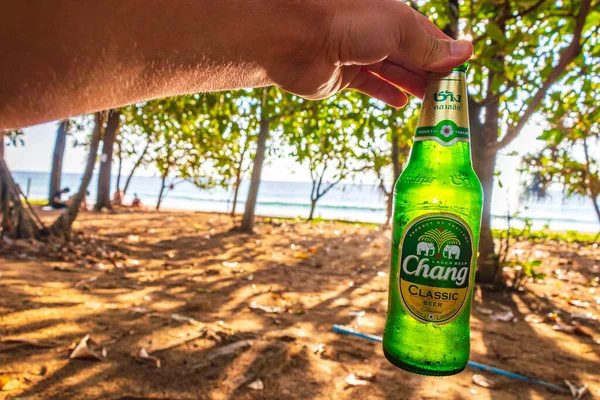 Plaża Naithon Październik 2018 Chang Butelka Piwa Może Pięknej Plaży — Zdjęcie stockowe