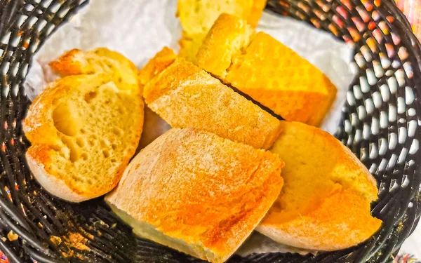 Brot Korb Und Grüne Koriandersoße Essen Und Trinken Restaurant Papacharly — Stockfoto