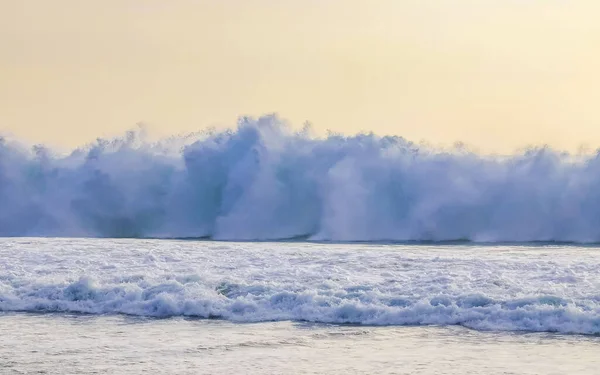 Sahilde Sarı Turuncu Altın Sarısı Günbatımı Zicatela Puerto Escondido Oaxaca — Stok fotoğraf