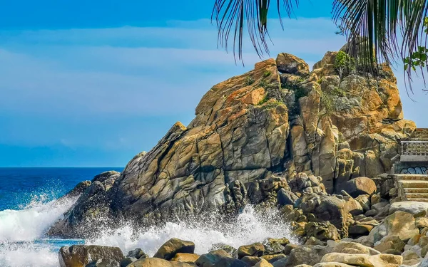 Extremadamente Hermoso Gran Surfista Olas Rocas Acantilados Piedras Cantos Rodados — Foto de Stock