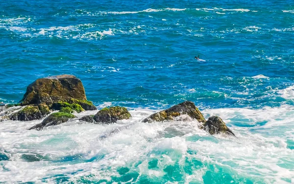 Extrem Schöne Riesige Surferwellen Felsen Klippen Steine Und Felsbrocken Strand — Stockfoto